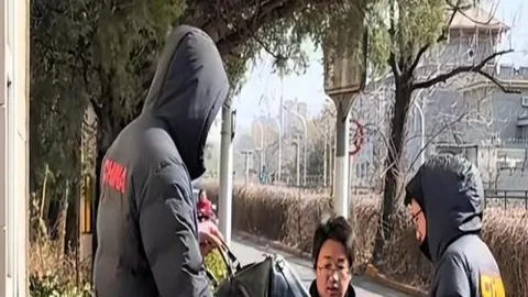 邓迪FC与马瑟韦尔巅峰对决：战局悬殊，谁将改写历史纪录？